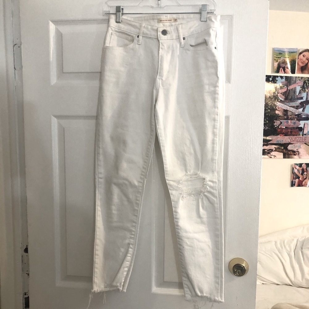 Levi’s white jeans size 27